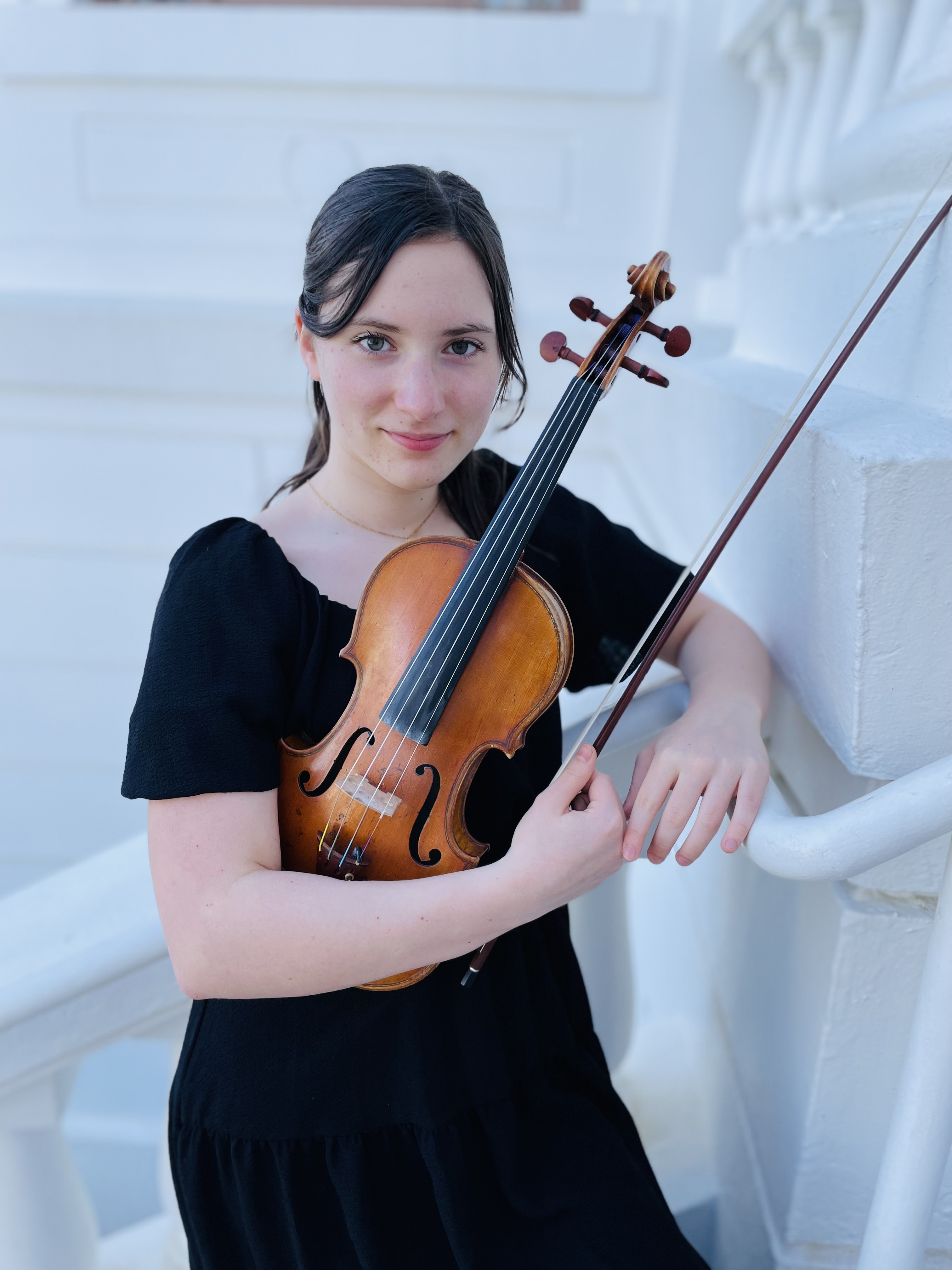 Alina Nicolenco, Assistant Teaching Artist – Violin/Viola